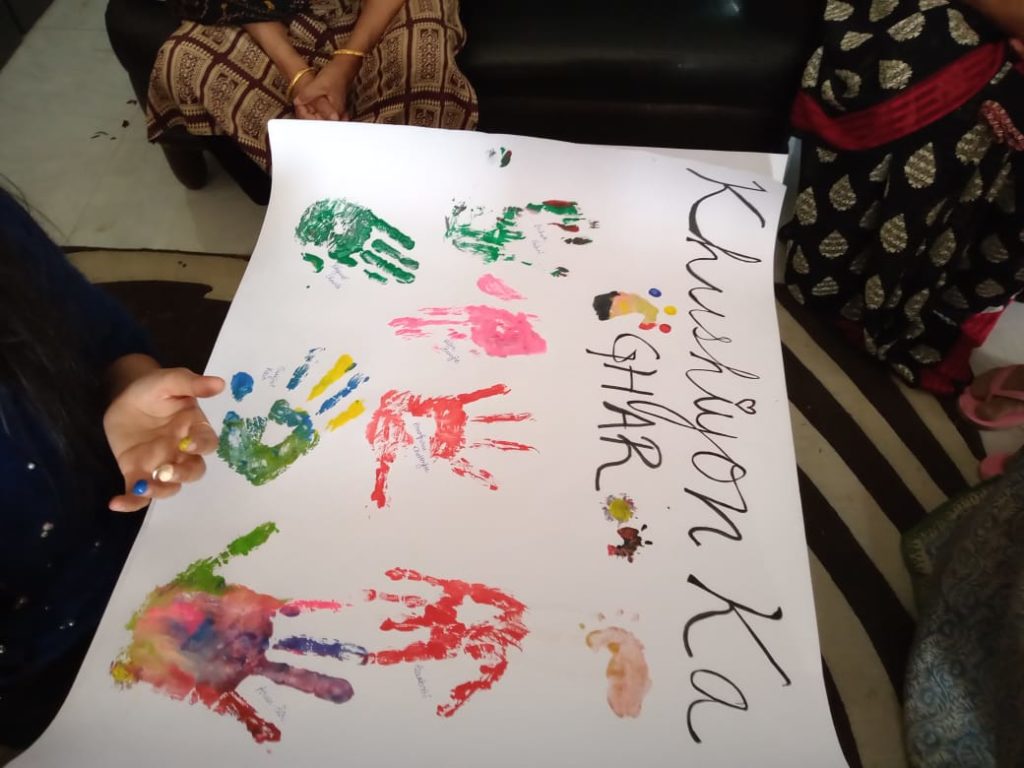 Hand-printing activity performed by Helping Brainz Volunteers in Sahara Old Age Home Vasant Kunj